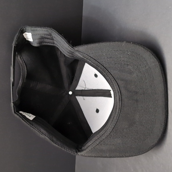 Moosehead Canadian Lager Men's Black Flat Bill Cap. - Picture 5 of 7